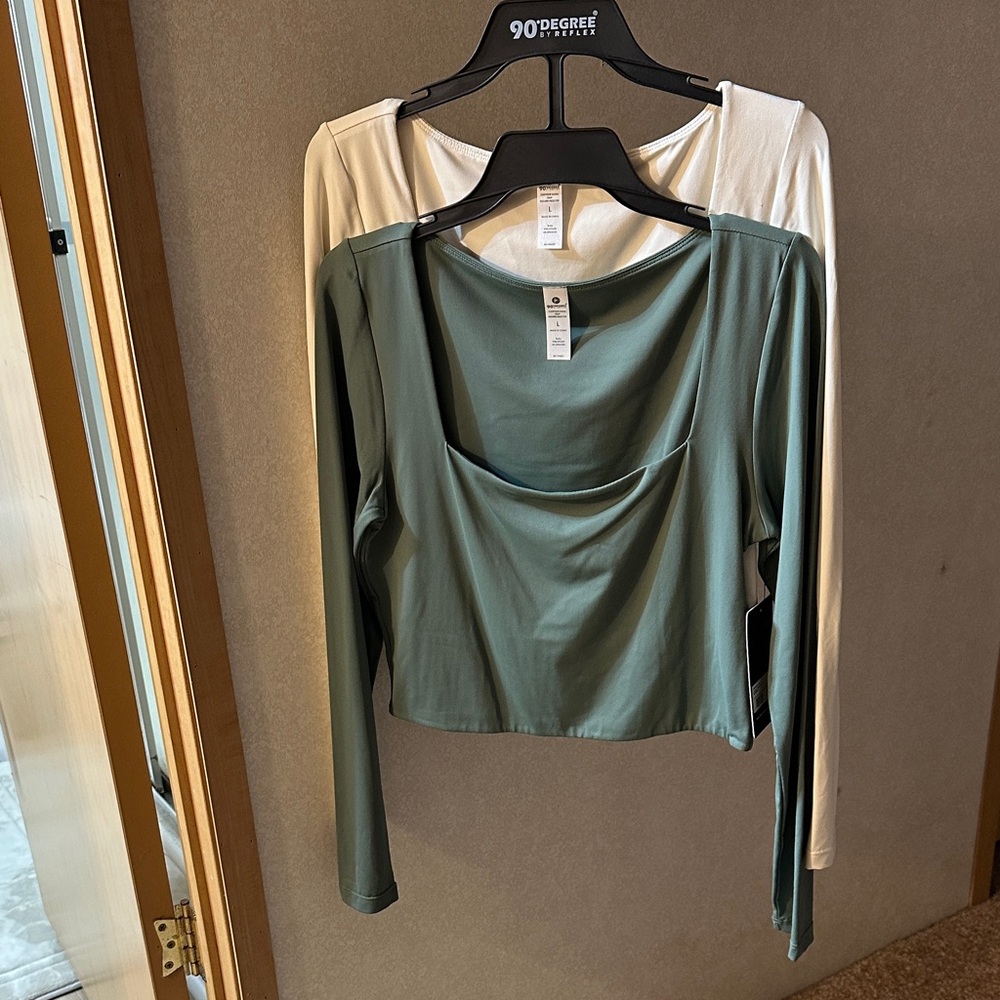 90 Degree By Reflex Women's Long Sleeve crop top  (2-pack)